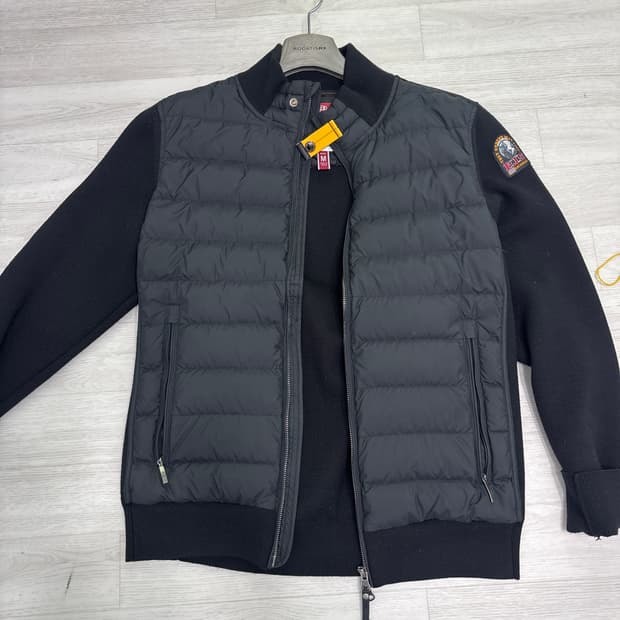 파라점퍼스 니트패딩m 사이즈 s급