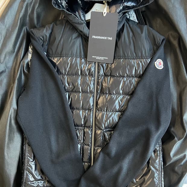 몽클레어 유광 후드 니트 패딩 블랙 XL 새상품급