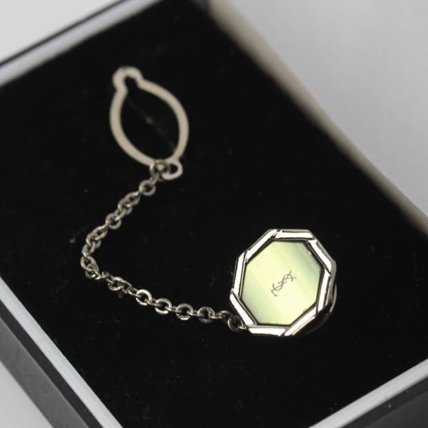 입생로랑 B+등급 남자 명품 뱃지 핀 포인트 빈티지