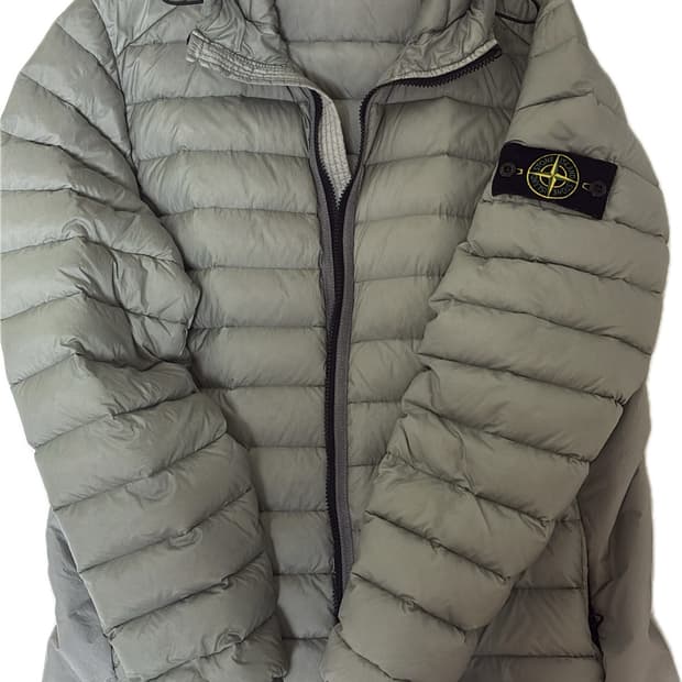 스톤아일랜드 경량패딩 판매합니다.