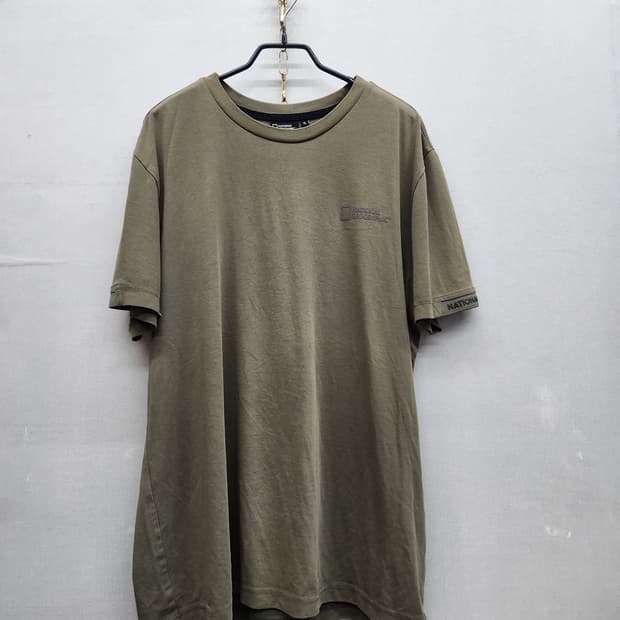 내셔널지오그래픽 로고 소매디테일 반팔티 XL(L~XL)