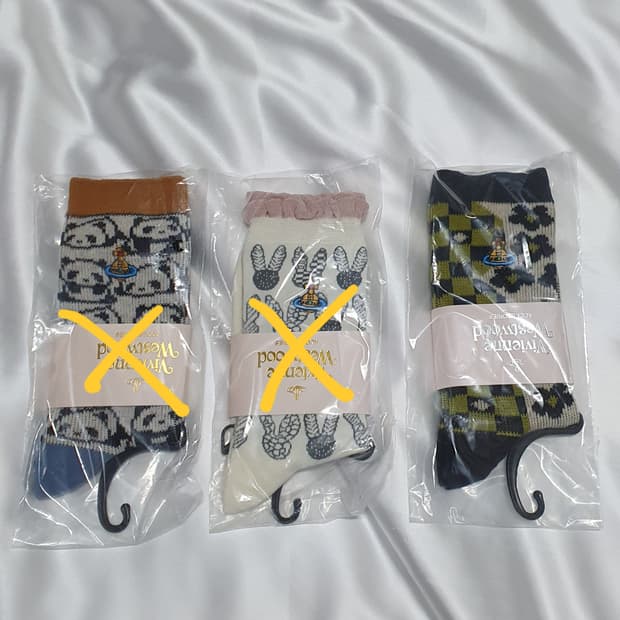 올리브 베이지 블랙 꽃 체크 비비안웨스트우드 양말