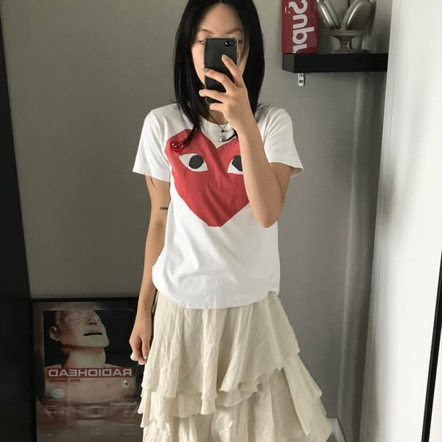 꼼데가르송 빅 레드 와펜 화이트 반팔티