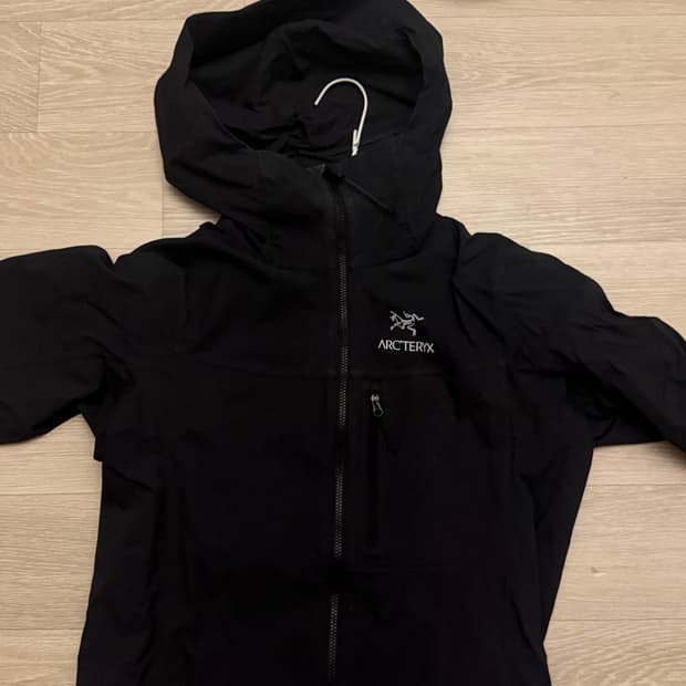 아크테릭스 스쿼미시 바람막이s
