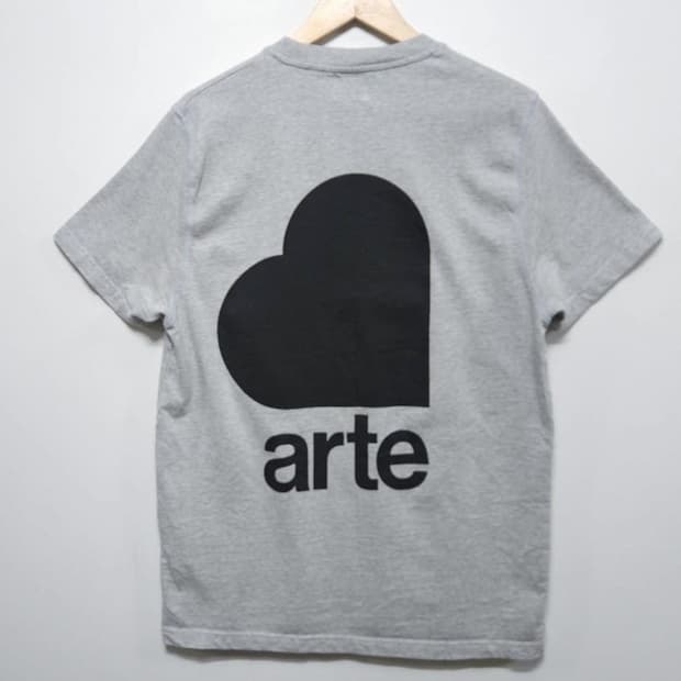 공용M)ARTE 아르테 앤트워프 반팔티 백하트 그레이