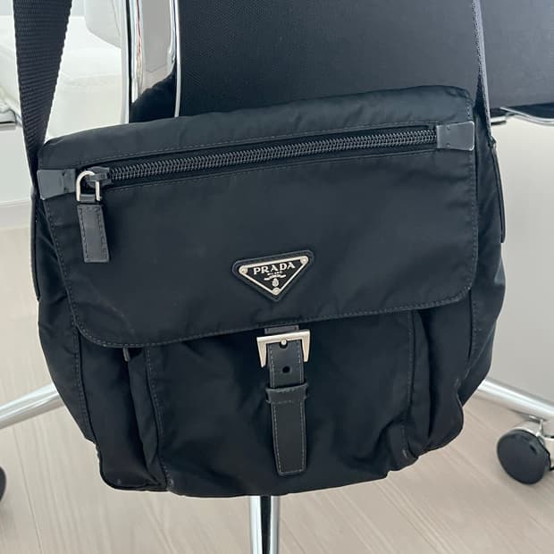 프라다 메신저백 주우재 크로스백