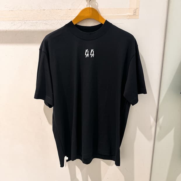 (정품/새상품) 44 LABEL GROUP 남성 블랙 로고 티셔츠
