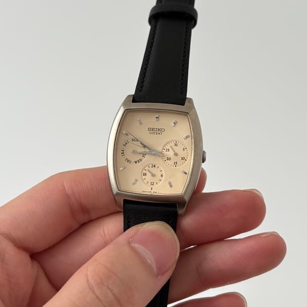 90s lucent beige dial coushion case quar