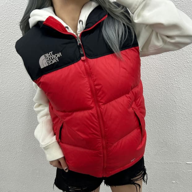 노스페이스 700 블랙 배색 레드 패딩조끼 95