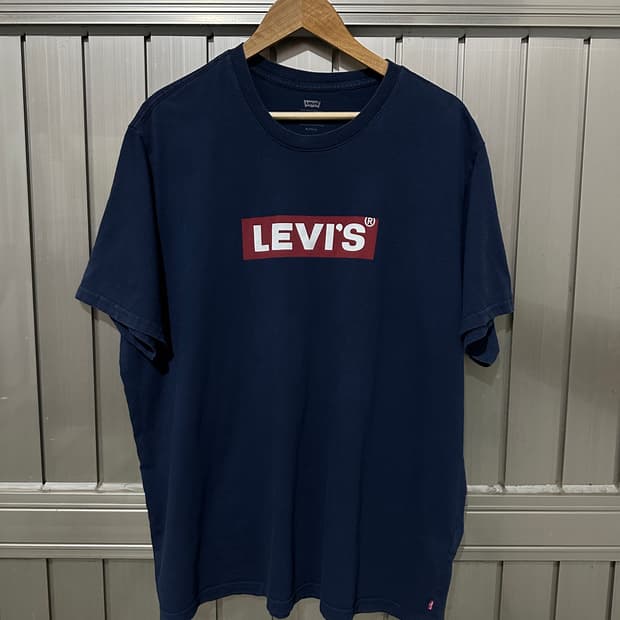 Levi’s Navy T-shirt