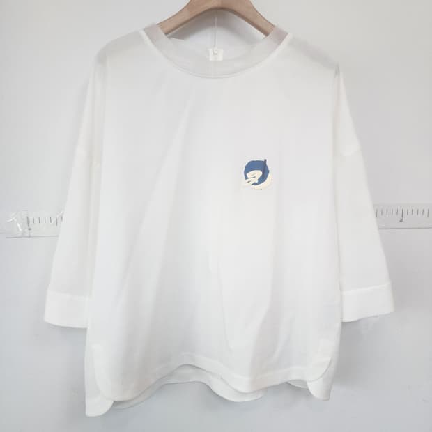 기비 화이트 반팔 티셔츠