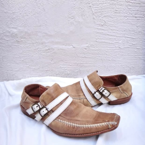 WHOOP DE DOO strap leather shoes / beige