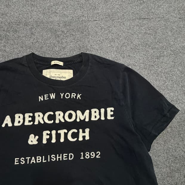 아베크롬비 네이비 반팔 티셔츠 L