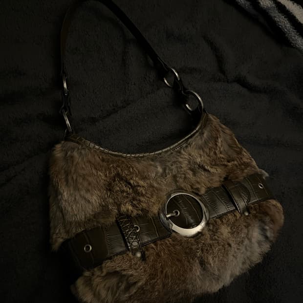 Fluffy gyaru fur bag