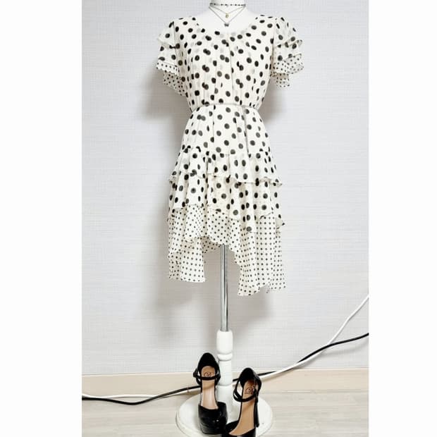 엑시즈팜 도트패턴 프릴 원피스 (미디움) 새상품