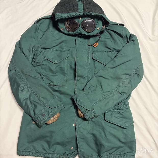 CP컴퍼니 고글 후드 그린 야상 자켓