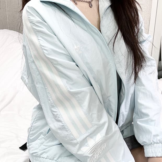 아디다스 자수로고 뮤트하늘 바람막이