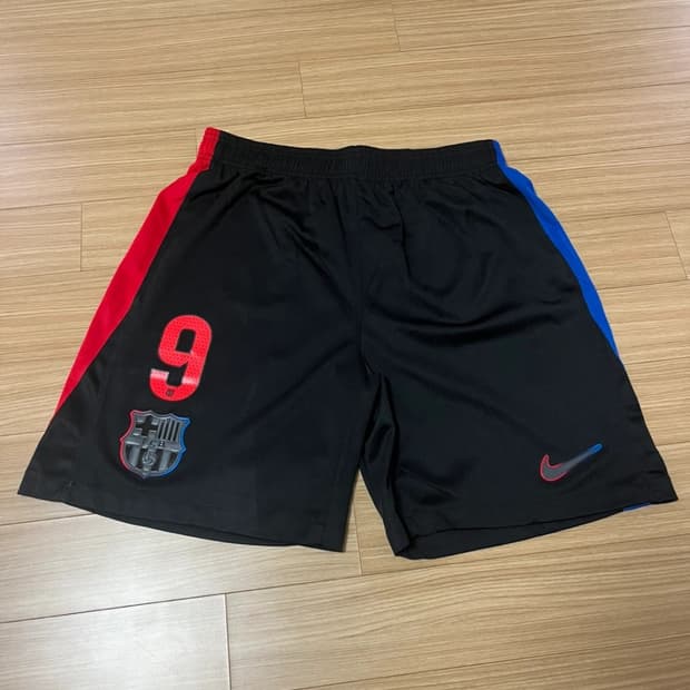 24-25 바르셀로나 어웨이 레반도프스키 반바지