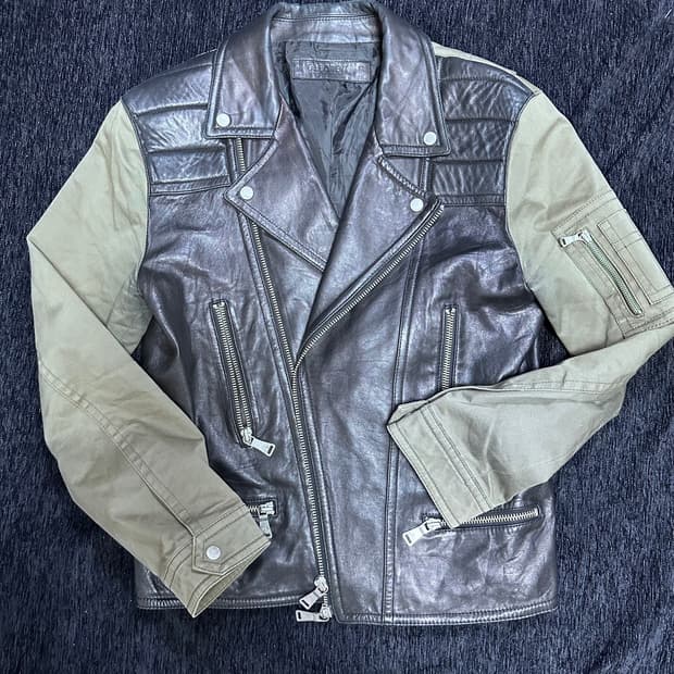 닐바렛 유아인 가죽자켓