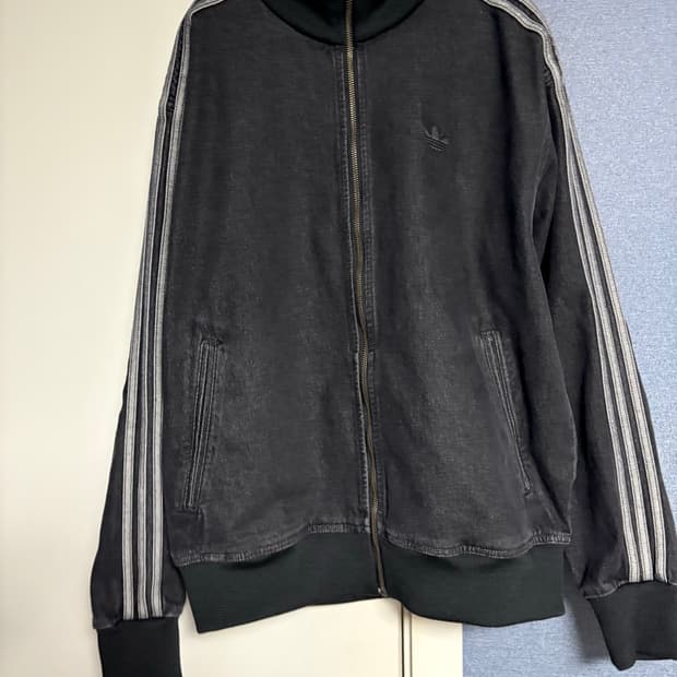 상품) 아디다스 아디컬러 데님 파이어버드 트랙탑 트루 블랙