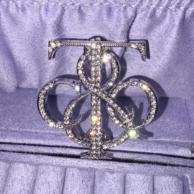 실버톤 큐빅 이니셜 브로치✨