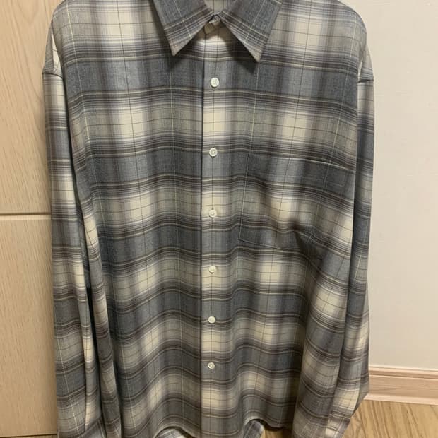 오라리 22FW 4size 판매합니다.
