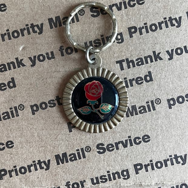 90s vtg Red Rose Metal Keyring