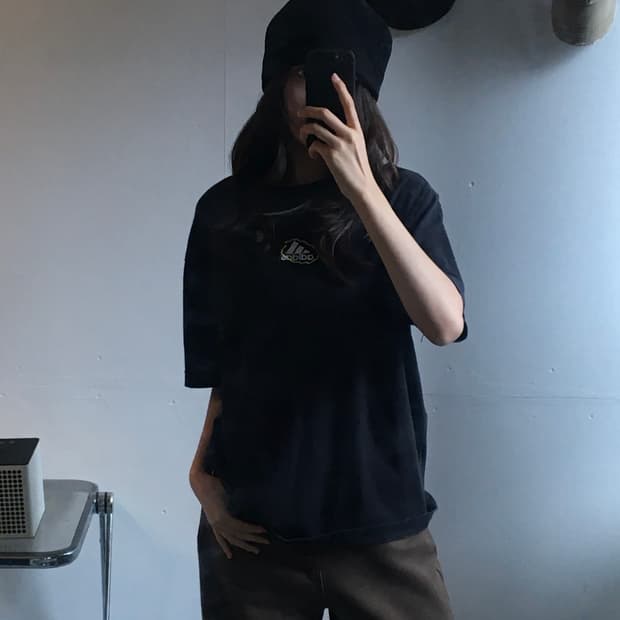 아디다스 삼선 백프린팅 반팔티