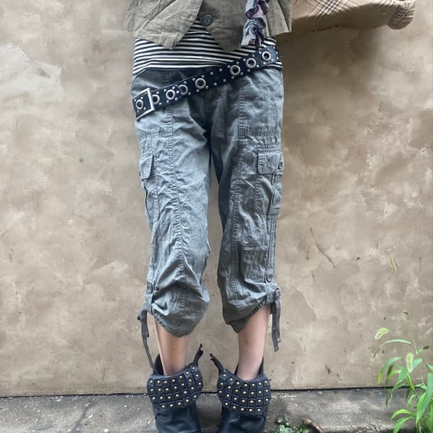 Y2K khaki cargo capri pants