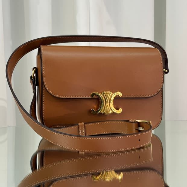 [신품급] 셀린느 클래식 트리옹프백 미디움 내추럴 카프스킨