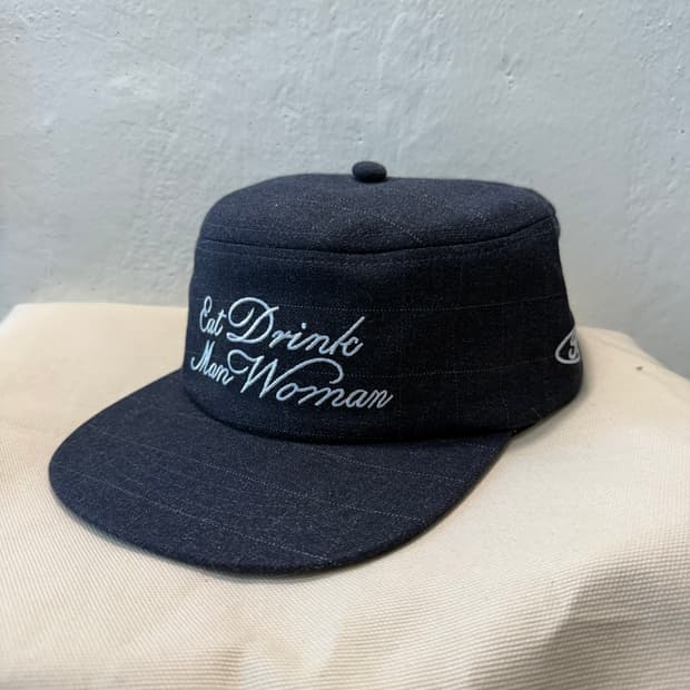 네이비 체크보드 레터링 필박스 캡 