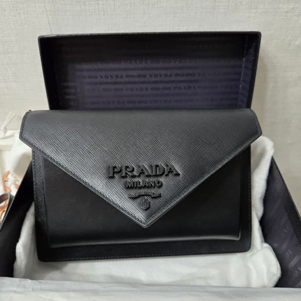 프라다 사피아노 크로스백 블랙 새상품급
