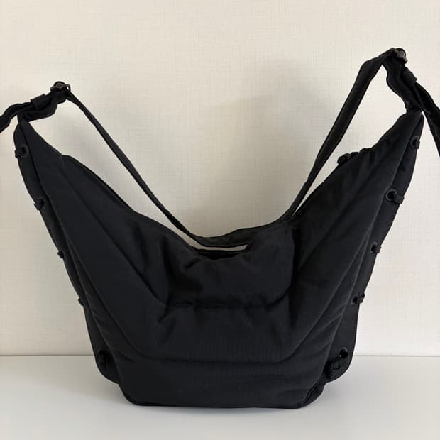 르메르 소프트 게임백 미디움 블랙