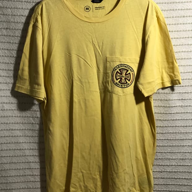 브릭스톤 인디펜던트 콜라보 옐로우 반팔 티셔츠 스케이트보드