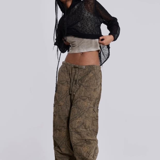 제니 착용 제이디드런던 카모 파라슈트 팬츠