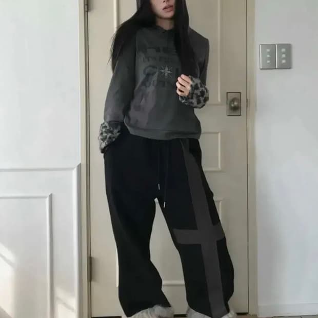 러브이즈트루 EV FUR TRIM TRAINING PANTS(BLACK)