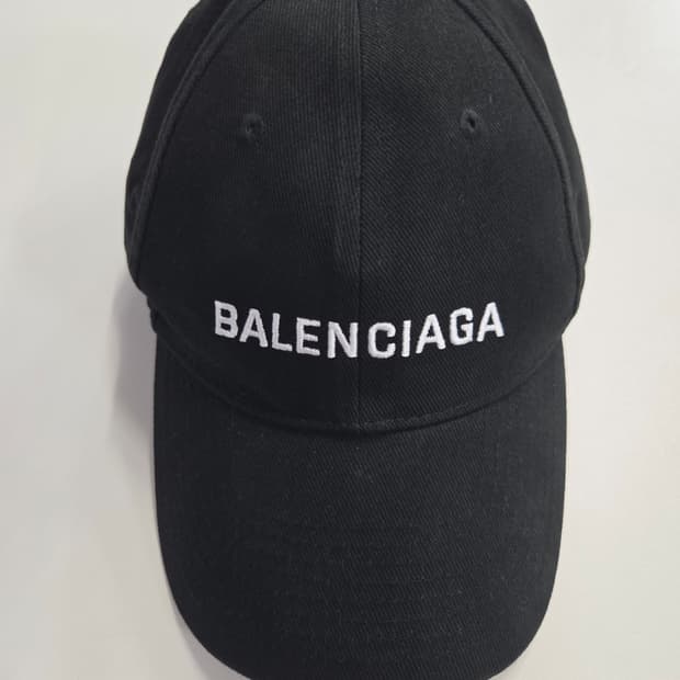 BALENCIAGA 발렌시아가 클래식 로고 자수 볼캡 블랙
