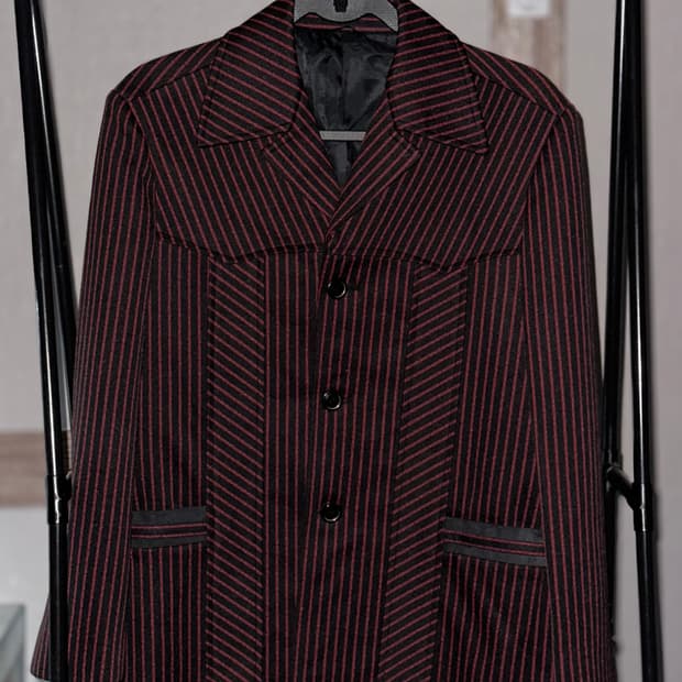 고딕 레드 스트라이프 자켓