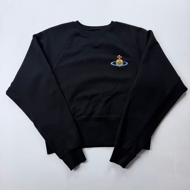 비비안웨스트우드 ORB 자수로고 크롭 맨투맨