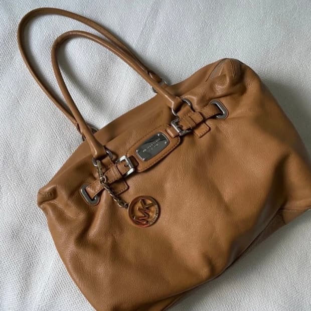 Michael kors 소가죽 빅 레더 숄더백 카멜