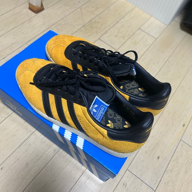 아디다스 가젤 75주년 팀 유니버시티 골드