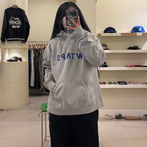 더블탭스 아치 로고 후드티 U1081