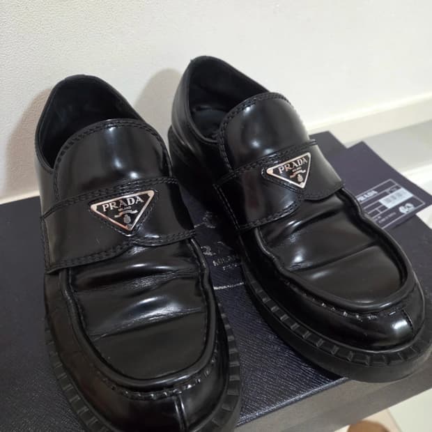 프라다 로퍼 블랙