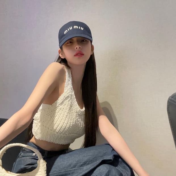 미우미우 장원영 볼캡 M사이즈