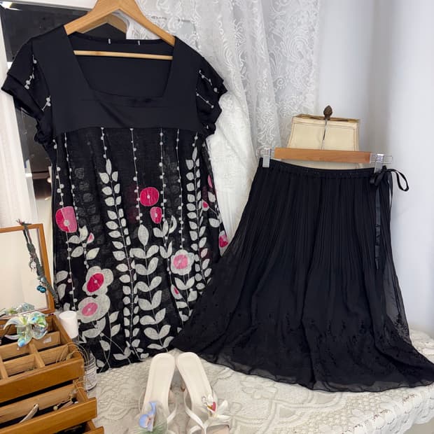 Black flower pattern tshirts