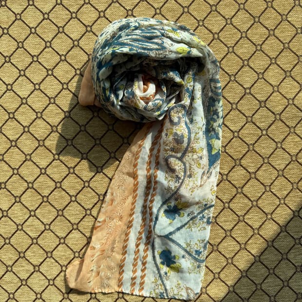 화이트 믹스 페이즐리 머플러