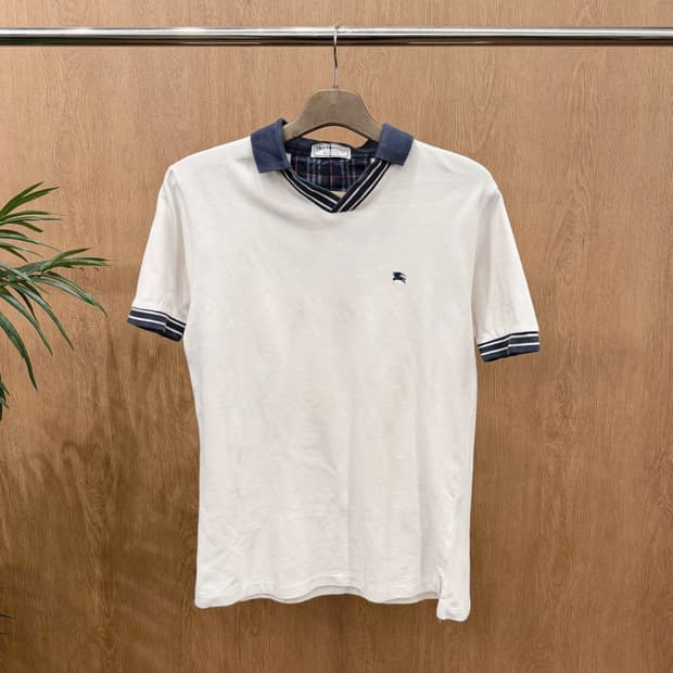 버버리 코튼 반팔 티셔츠 배색 카라넥 로고 자수 디테일 레귤러핏 화이트