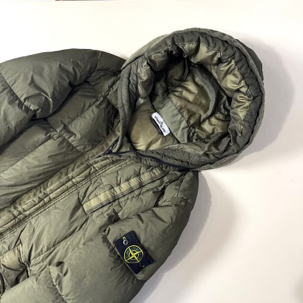 [M/당일출고]스톤아일랜드 크링클랩스 롱패딩