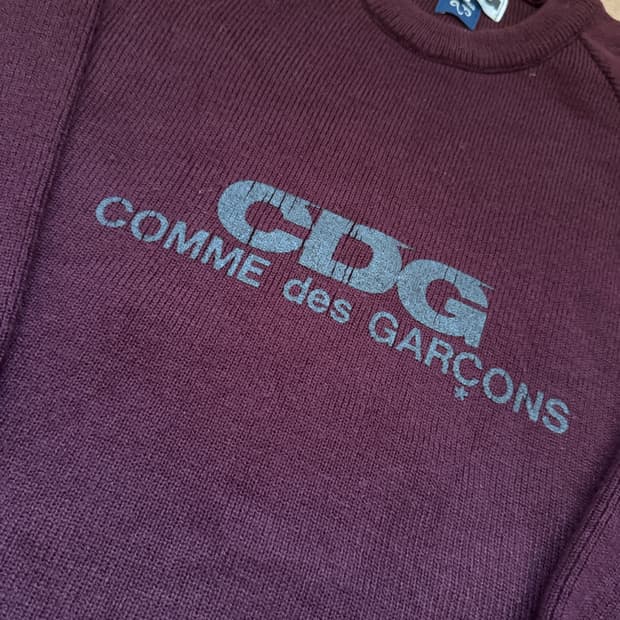 꼼데가르송 CDG 로고 니트 스웨터 (버건디)