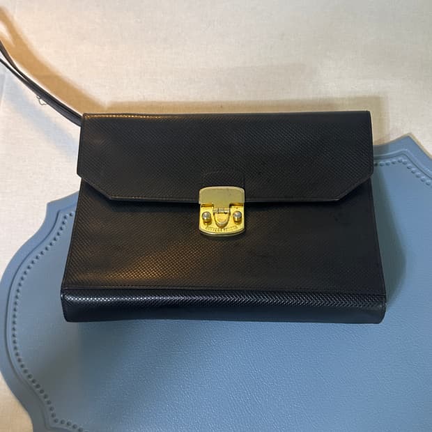 보테가베네타 클러치